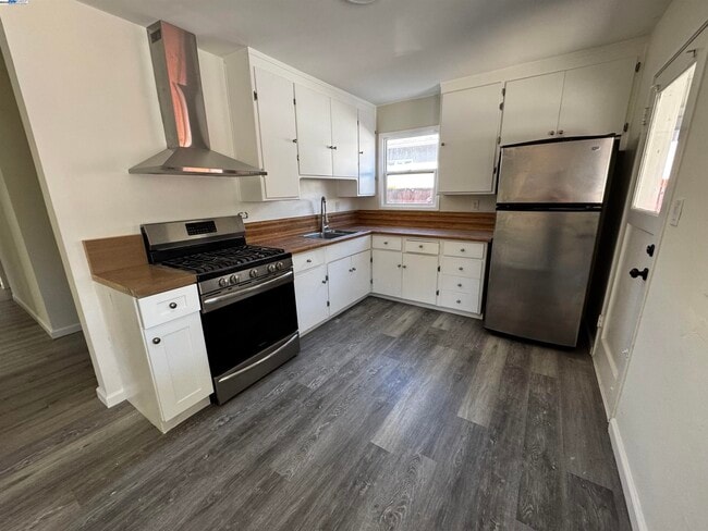 Building Photo - 610 Via Mirabel Rental