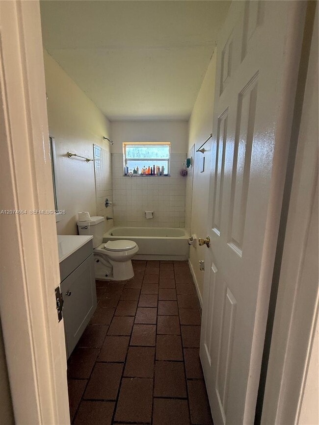 Photo - 2679 Niagara Ave