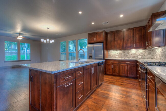 UT PRE-LEASE: 2014 Constructed 6 bed / 5 bath home - Top of the Line Finishes - Prime Location - UT PRE-LEASE: 2014 Constructed 6 bed / 5 bath home - Top of the Line Finishes - Prime Location