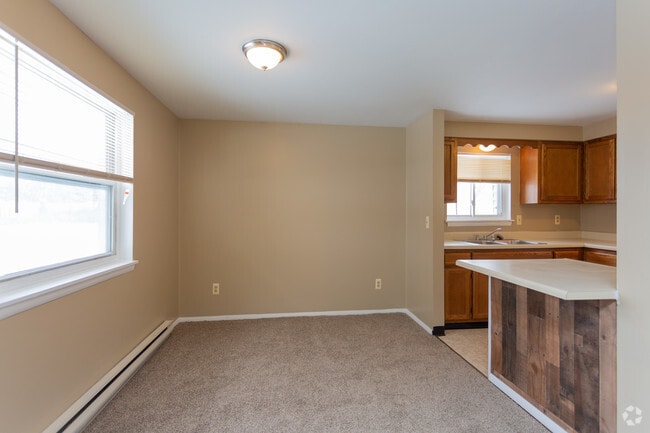 2BR, 1BA_875SF - Cicero Estates