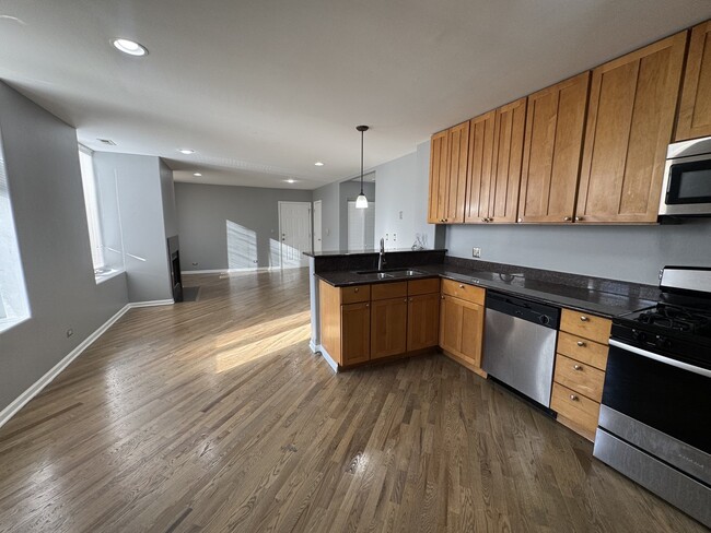 Photo - 542 E 48th St Unit 3E