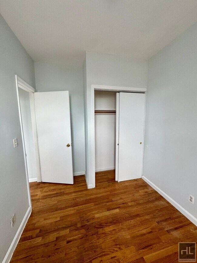 Photo - 36 AVENUE Unit 2E