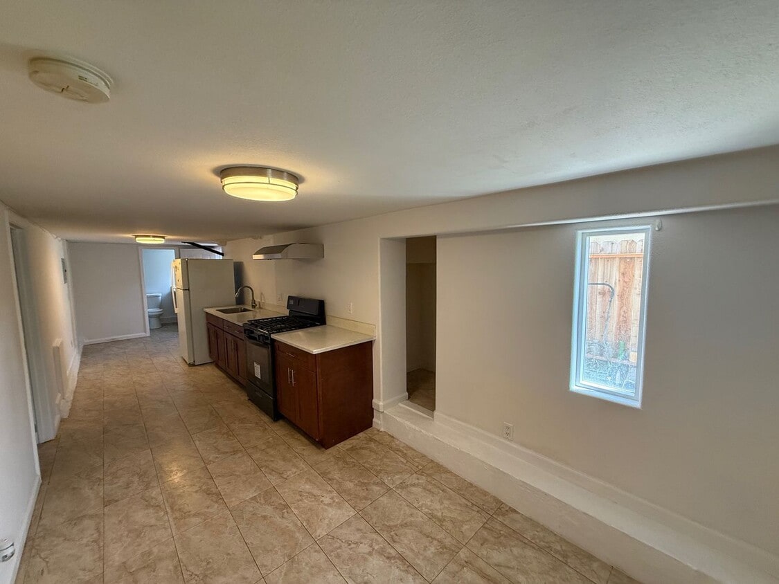 2-Bedroom Apartment in Central Richmond - 2-Bedroom Apartment in Central Richmond