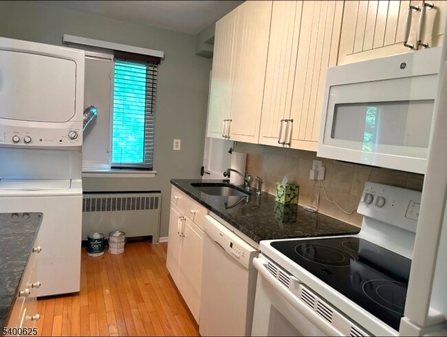 Photo - 12 Troy Dr Unit B