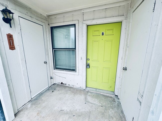 Photo - 5507 Rose Hill Cir Unit B