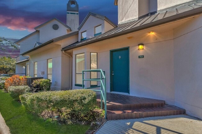 Photo - 4144 Greystone Way Unidad 703