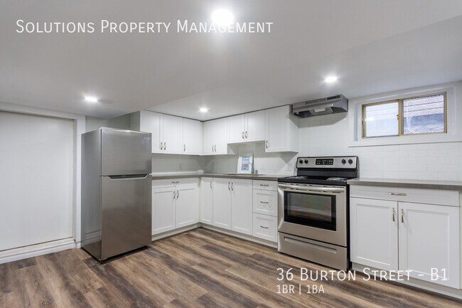 Photo - **Spacious Basement Unit w/ Lots of Storage!** Unité B1