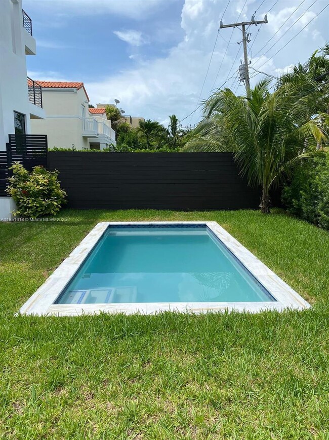 Photo - 570 Fernwood Rd