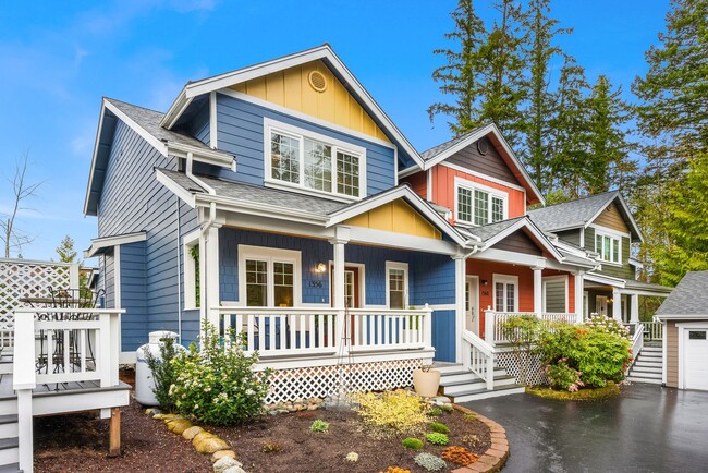 Building Photo - Impeccable Bainbridge Island Townhome