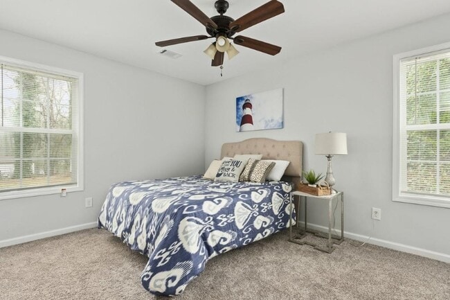 Photo - 855 Dodge St S E