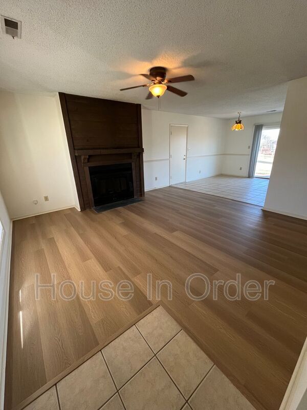 Photo - 208 Scottlynn Dr