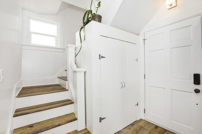 Photo - 3220 E 6th St