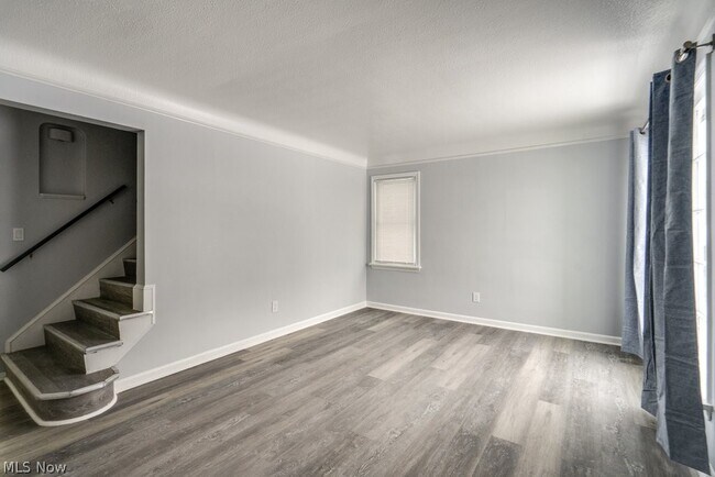 Photo - 9809 Way Ave