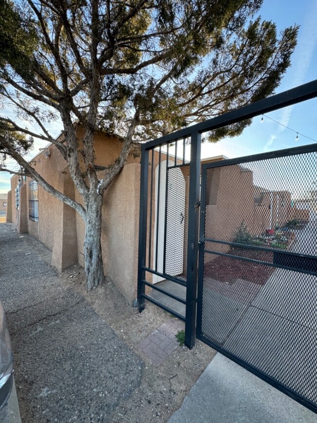 Photo - 932 San Pedro Dr SE