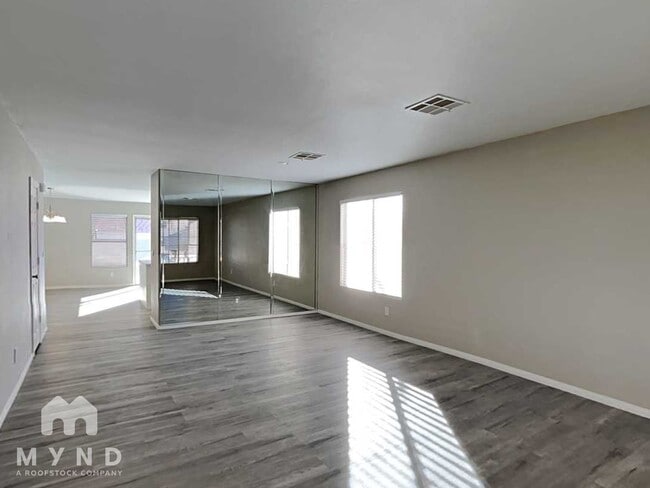 Photo - 5910 Hilmont St