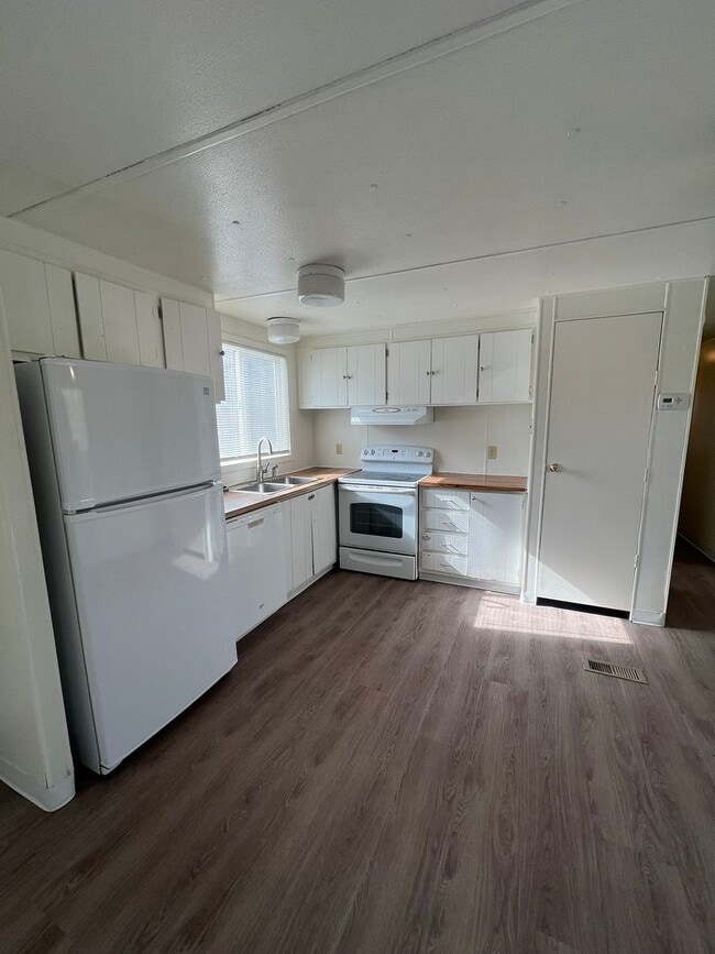 Photo - 2 bed 1.5 bath home with off-street parking