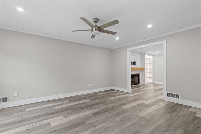 Photo - 773 Huntington Way NW