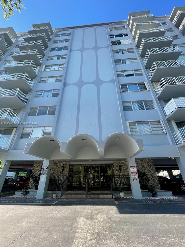 Building Photo - 1470 NE 125th Terrace Unit 205 Rental