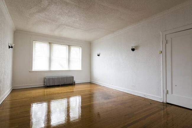 Photo - 1735 W 79th St