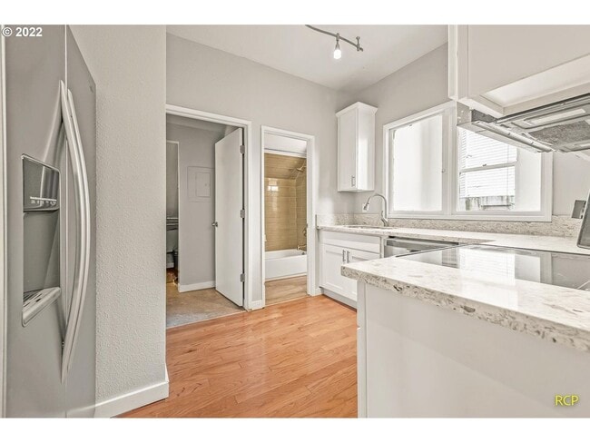 Photo - Victorian-style apartment available in the serene SW Hills Unidad D