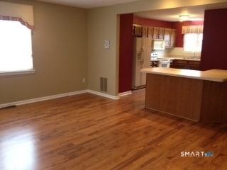 Photo - 235 Red Oak Ln