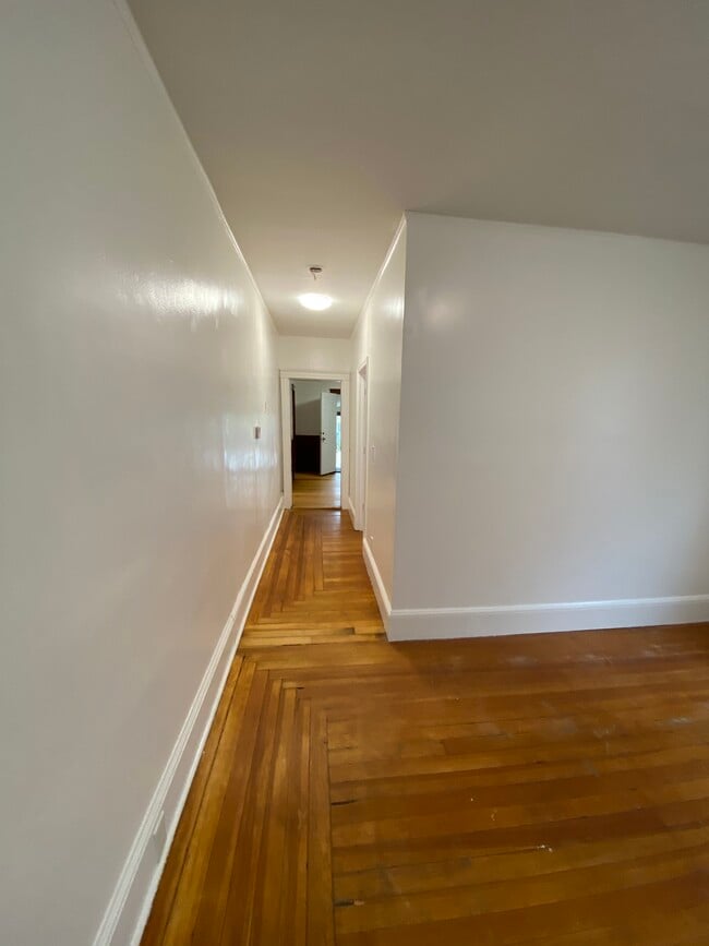61 Pembroke Ave Unit 1