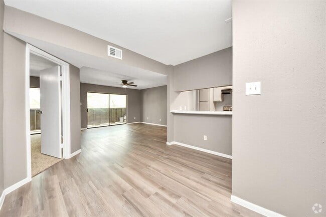 Building Photo - 3015 Walnut Bend Ln Rental