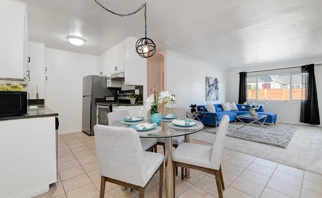 Building Photo - Welcome to this charming 1-bedroom condo n...