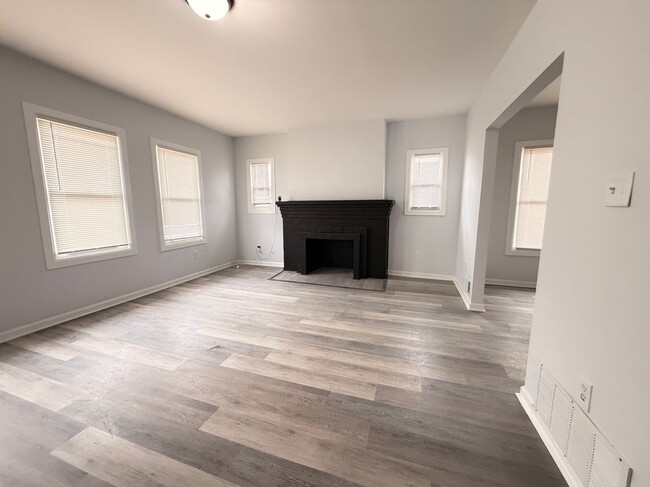 Photo - 3259 Cortland St