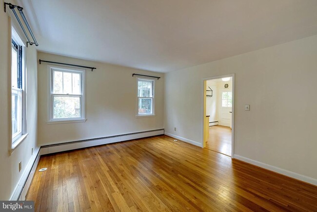 Photo - 5808 Oxford Rd