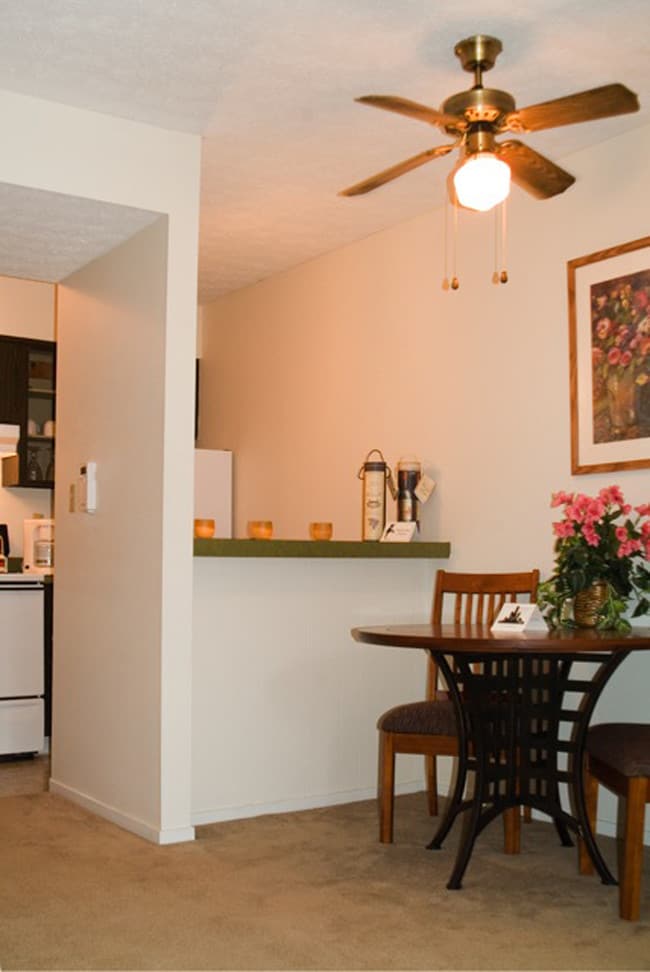 Moonglow Apartments Off Campus Housing Columbus Oh