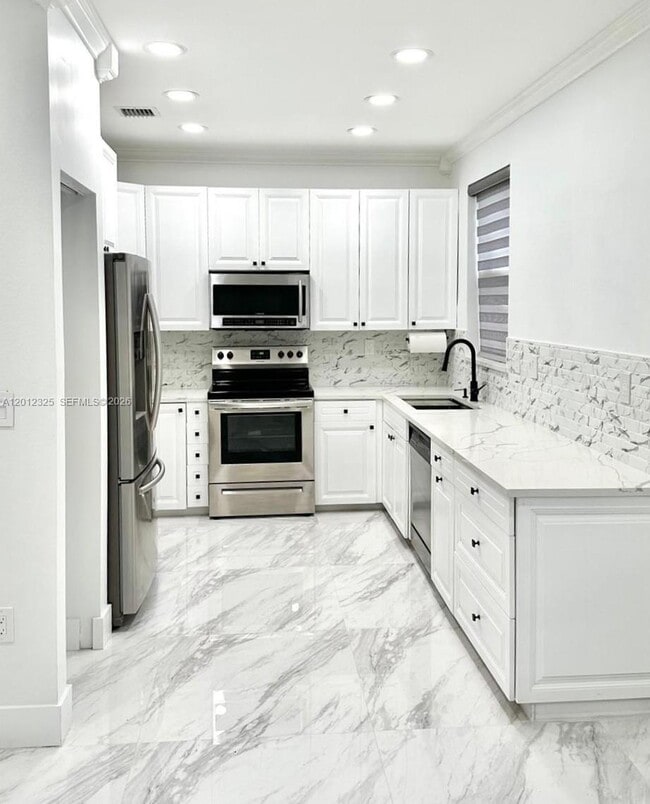 Building Photo - 721 NW 170th Terrace