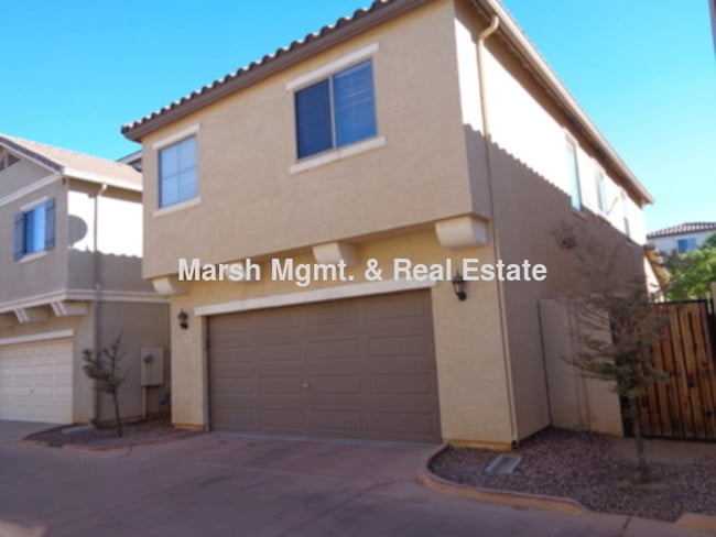 Wonderful two-story 3 bedroom home with community pool in Gilbert! - Wonderful two-story 3 bedroom home with community pool in Gilbert!