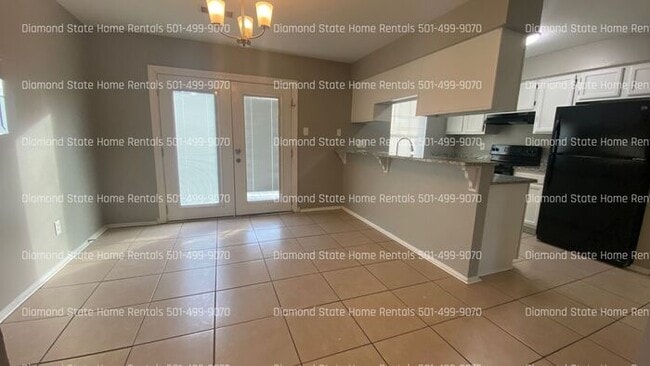 Photo - 611 Martin Ln