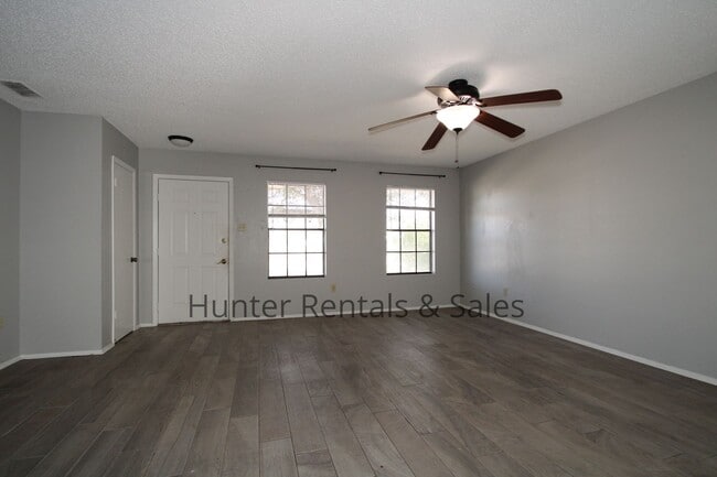 Photo - Low Traffic!