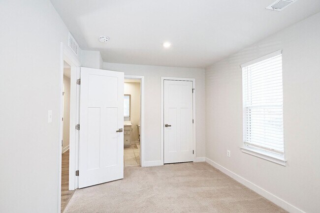 Photo - Move-In Ready End-Unit Townhome in Forest Lakes North