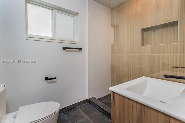 Photo - 1421 NE 30th Ct