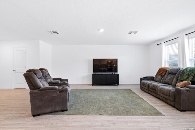 5443 Calton Bnd
