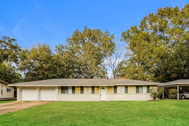 Building Photo - 258 Melrose Dr Rental