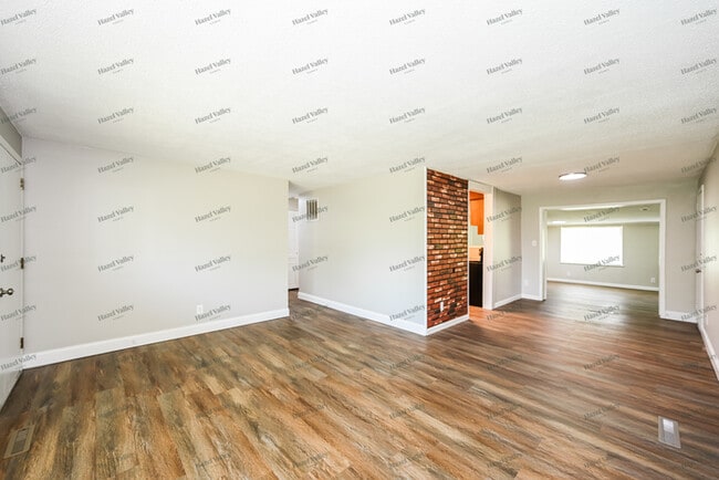 Photo - 922 Castro Ln