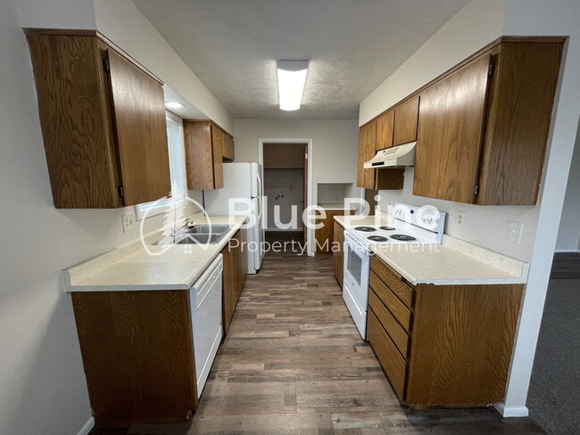 Photo - 678 Foster Dr