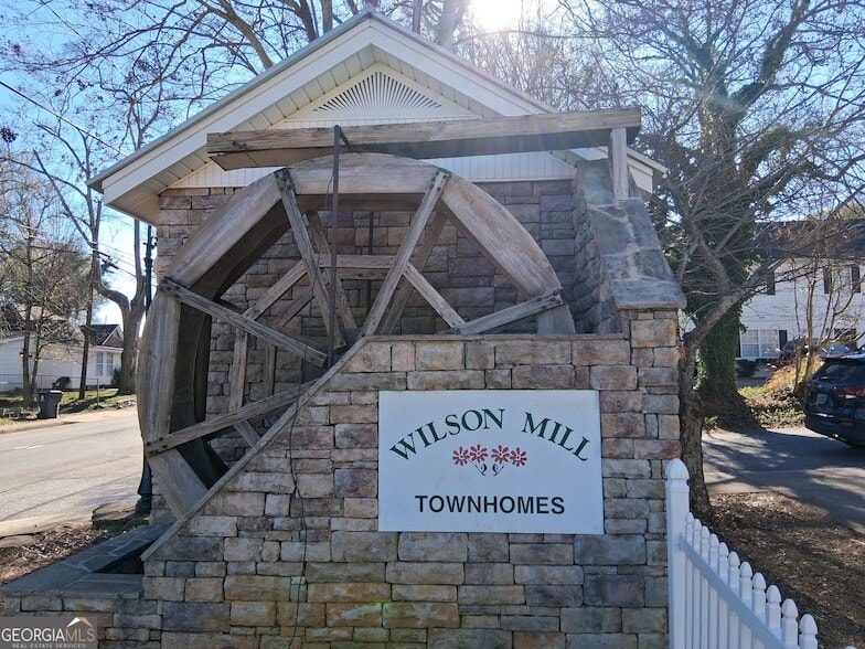 Photo - 209 E Wilson St