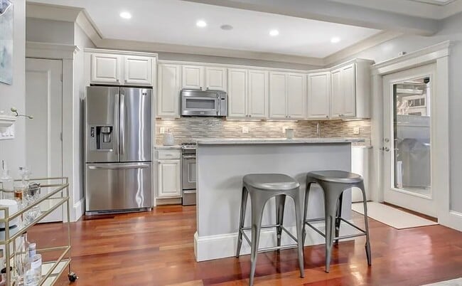 Building Photo - 133-135-135 M St Unit 1 Rental