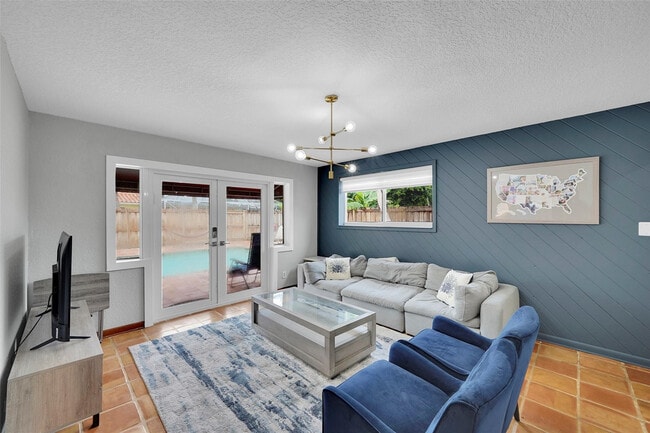 Photo - 1518 N Yale Dr