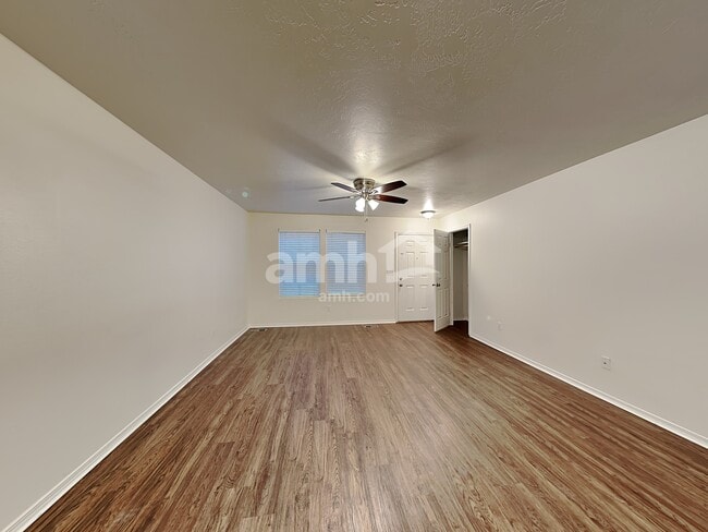 Photo - 922 E Folgado Ct