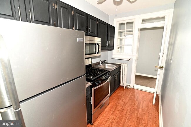 Building Photo - 713 Hamlin St NE Unit 1