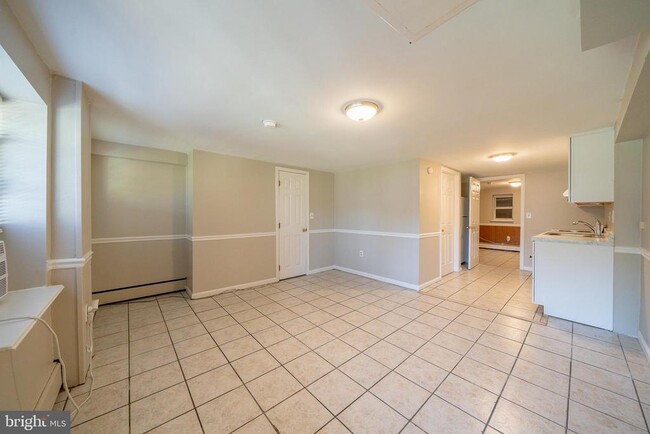 Building Photo - 335 Marshall St Unit C Rental