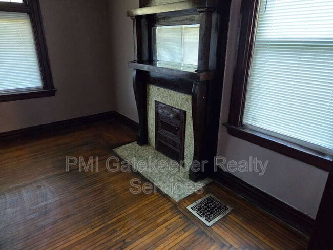 954 Hawthorne Ave Unit Flr 1