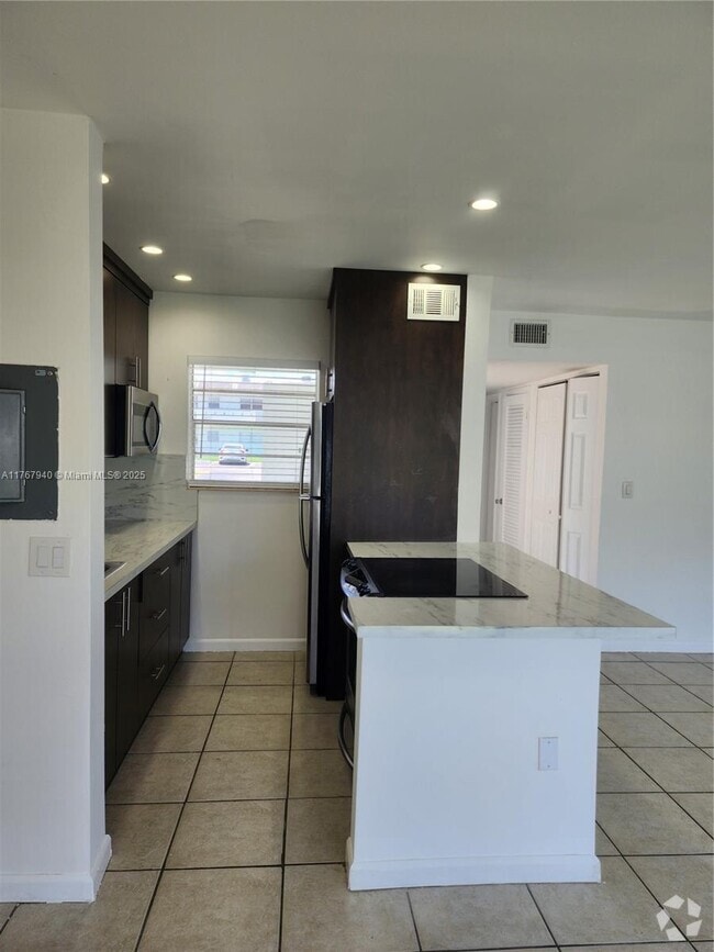 Building Photo - 7680 SW 82nd St Unit H119 Rental