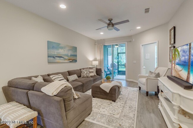 Photo - 674 Coconut Palm Pkwy